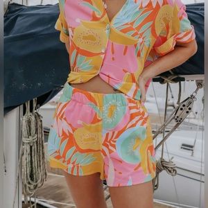 Show Me Your Mumu Hendrix Shorts Tropical Fruit, size Small